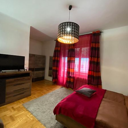 Apartment And Rooms Heart Of The City Budapest Eksteriør billede