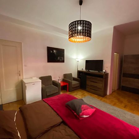 Apartment And Rooms Heart Of The City Budapest Eksteriør billede