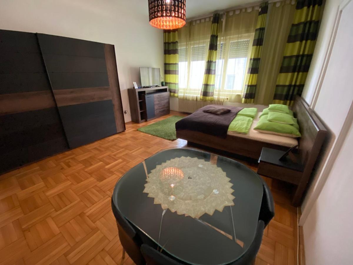 Apartment And Rooms Heart Of The City Budapest Eksteriør billede