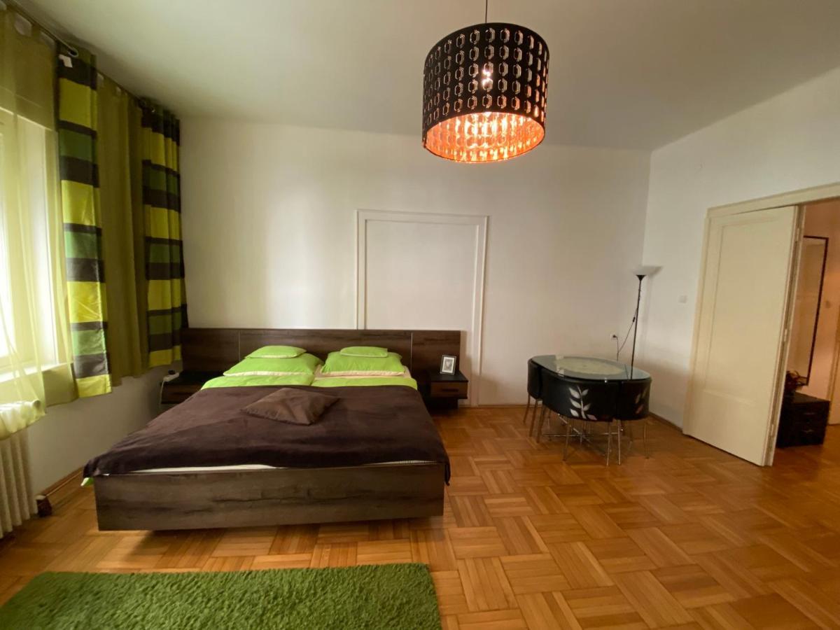 Apartment And Rooms Heart Of The City Budapest Eksteriør billede