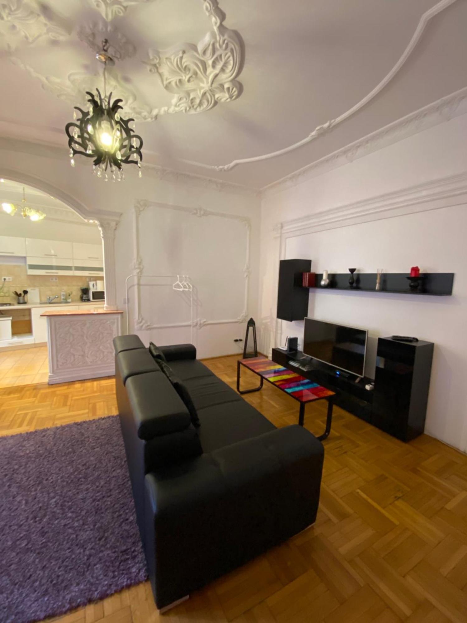 Apartment And Rooms Heart Of The City Budapest Eksteriør billede