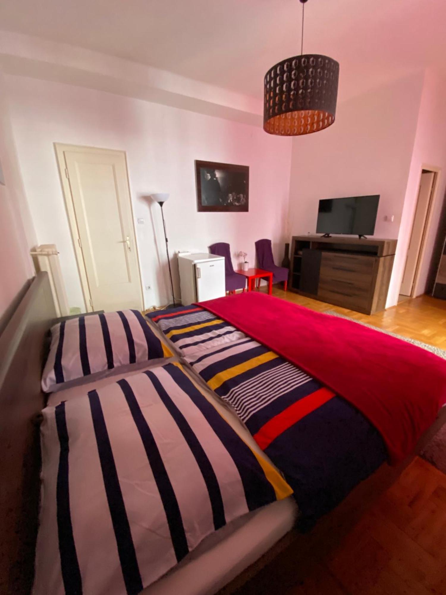 Apartment And Rooms Heart Of The City Budapest Eksteriør billede