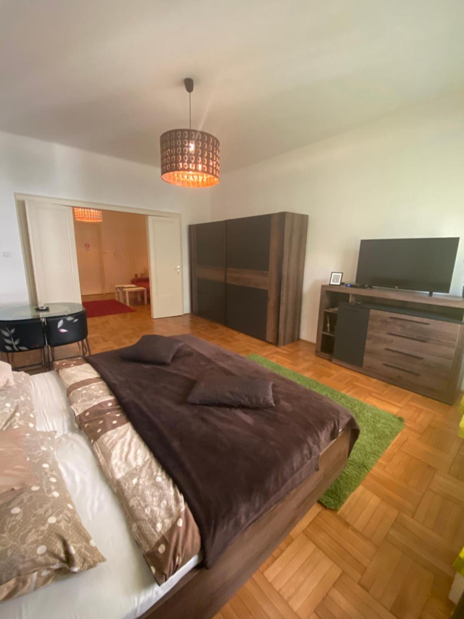 Apartment And Rooms Heart Of The City Budapest Eksteriør billede