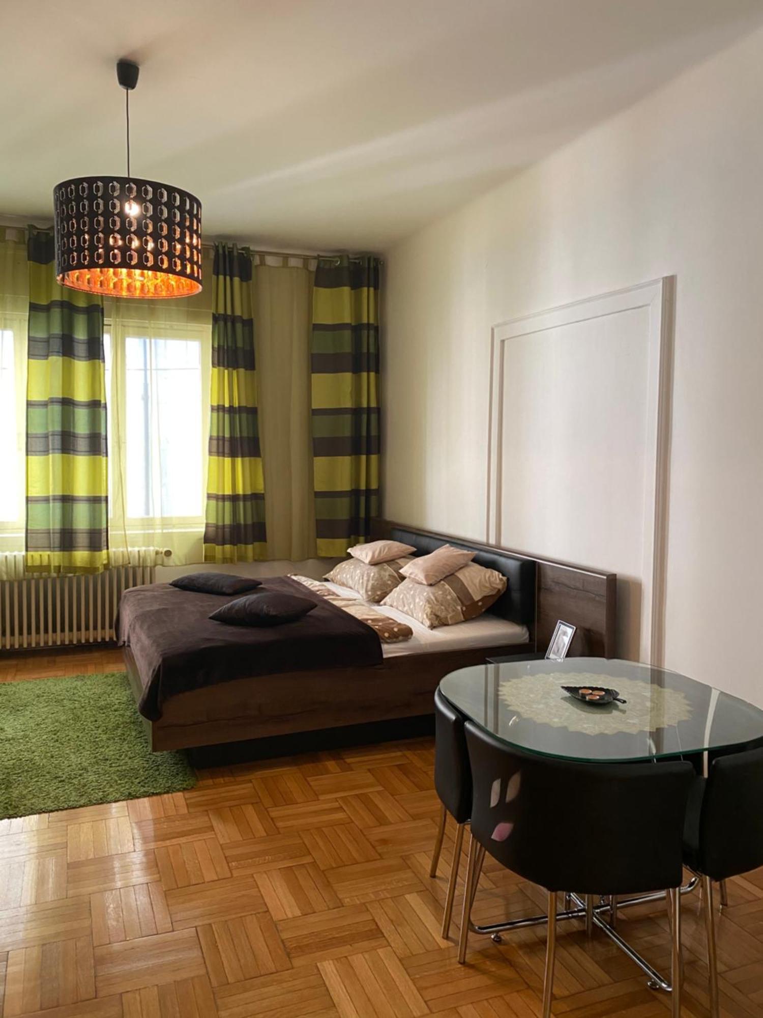 Apartment And Rooms Heart Of The City Budapest Eksteriør billede